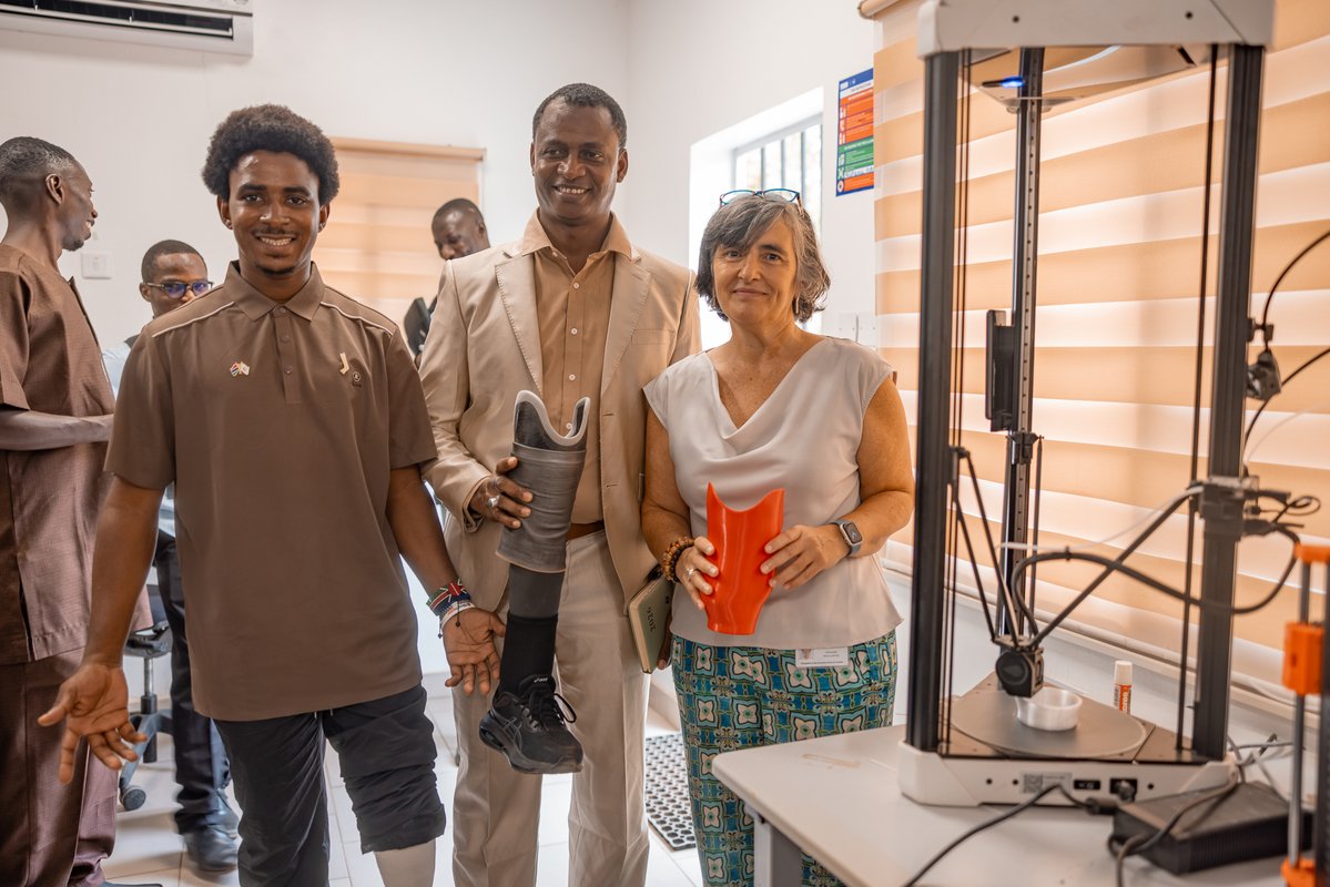 mrcunitgambia's tweet photo. Today, we launch the first pilot project on 3D-printed prosthetic leg technology in 🇬🇲 for people living with disabilities.

Funded by @EUinTheGambia, this seeks to improve equitable access to prosthetic solutions for people with below-knee amputations.

#HealthInnovation https://t.co/GDFyssQrwe