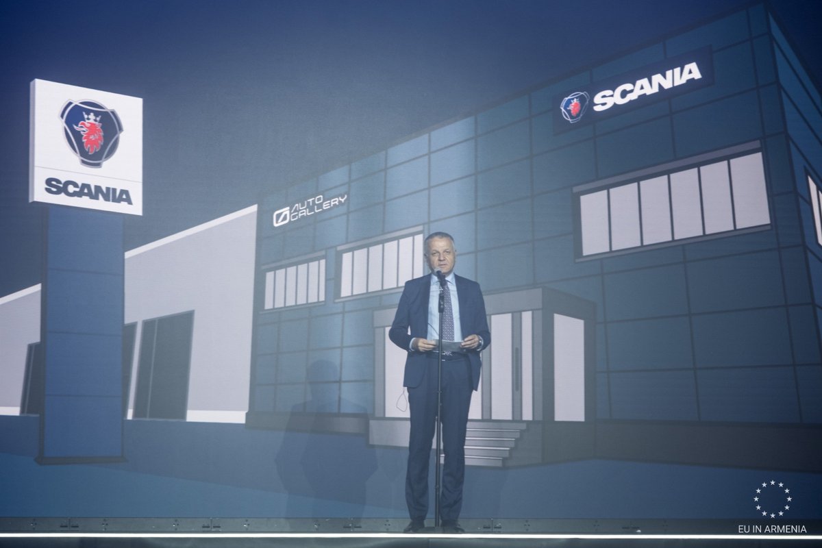 EUAmbArmenia's tweet photo. Honoured to attend opening of SCANIA representation in🇦🇲. Happy that EU-supported Auto Gallery is in charge! Important step for AM transport &amp; logistics sector. EU remains committed to supporting innovative businesses in Armenia. #Scania #Armenia #Sweden #EBAArmenia #AmberCapital https://t.co/4ICCp3ji7l