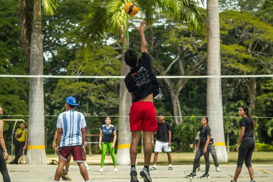 iunav's tweet photo. ¡El Campamento de Verano #IUNAV se despide con broche de oro! 🌟🏆

Dijimos "hasta pronto" a los colegios que nos acompañaron en el Campus con un día de deportes libres (🏊‍♀️⚽️🏐). Gracias por confiar en nosotros y hacer de esta una experiencia tan especial. 🤝❤️ ¡Las puertas de nuestra institución quedan abiertas para siempre!