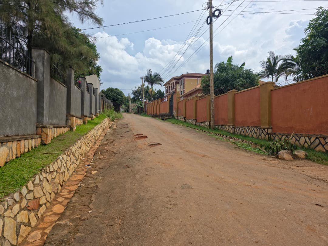 Jspropetyestete's tweet photo. LUNGUJJA NEAR RUBAGA 

5 BEDROOM 
HOUSE
 FOR SALE 

PLOT SIZE 
25 decimals

PRICE 
750M ugx

📱 *📲☎📞* 
FOR MORE INFORMATION 
call or WHATSAPP....
0742097811
0781284033 
0702605562
0757917739
0769591725
josephpropertylinks01@gmail.com

Visit to our offices MUNYONYO, NTINDA https://t.co/uajn87xiVr