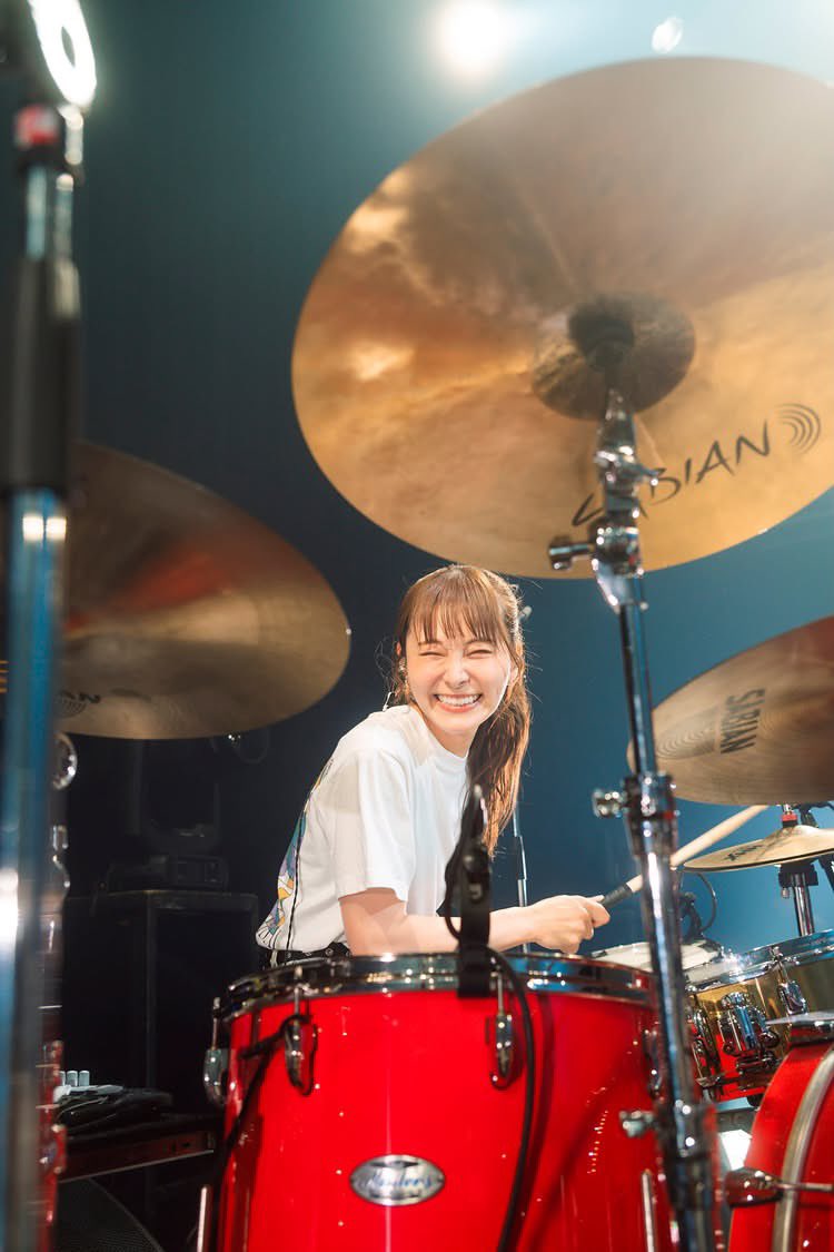 shino_cjnp's tweet photo. RINAちゃんのこういうクシャッとした笑顔が、本当にカワイイなと思う☺️💕🎶
こういう笑顔できる女性って中々いないよ!!
カワイイと思うと同時に素敵だなぁって惚れちゃう🥰💕🎶
#SCANDAL_RINA https://t.co/CjRXi2B07R