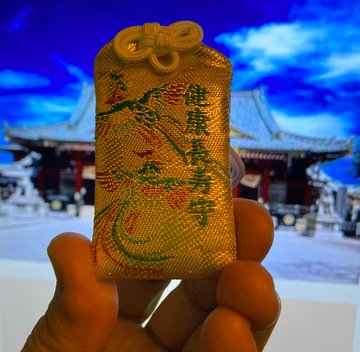 indainten's tweet photo. 入院守護 
剛剛八歲的外孫特意在神田神社為我的入院手術求得健康長壽守護符！這樣純真可貴的愛心讓我無比感動！
入院後，我把守護符放在了貼身病號服口袋裡，以致這份慈愛善舉有了更溫暖的切膚之感。 
（寬鬆的純棉病號服和同系列口罩是我特意為此次入院做的） https://t.co/KHi9V11afR