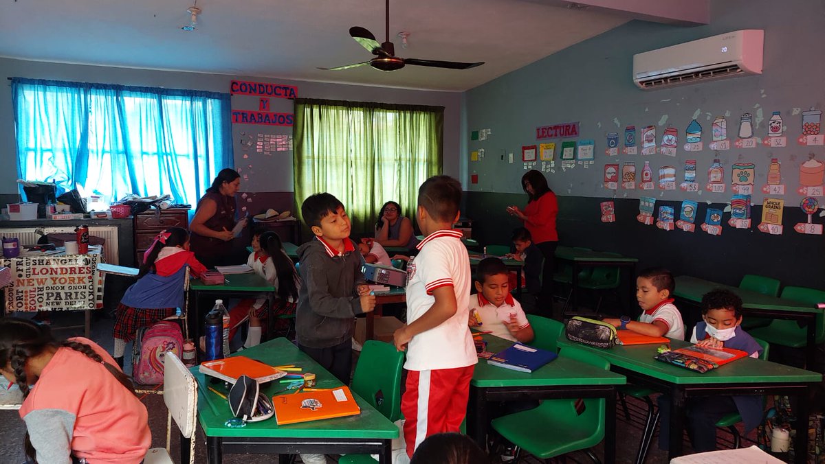 cecosamamina's tweet photo. “En Veracruz el Mundial se vive con pasión, ¡No con adicciones!” 📷📷
Con gran entusiasmo, el equipo de CECOSAMA Minatitlán visitó la Escuela Primaria "Veracruz", ubicada en la colonia El Naranjito, en el municipio de Cosoleacaque. https://t.co/GhS6LxbqCS