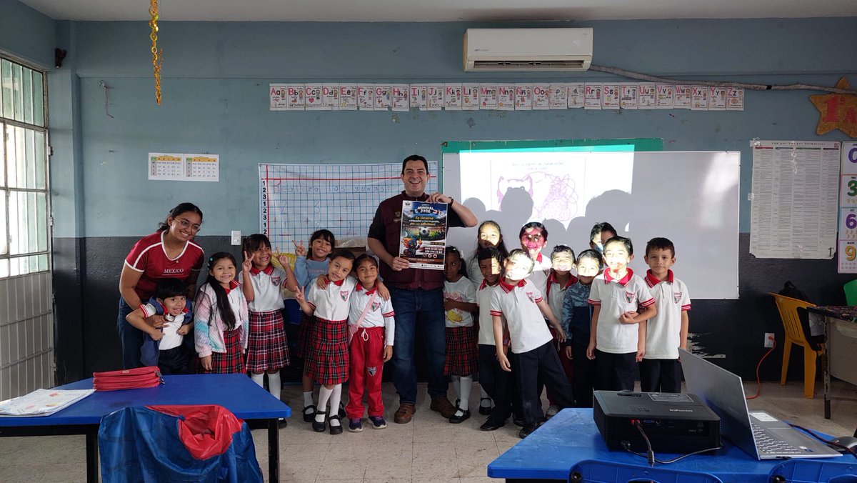 cecosamamina's tweet photo. “En Veracruz el Mundial se vive con pasión, ¡No con adicciones!” 📷📷
Con gran entusiasmo, el equipo de CECOSAMA Minatitlán visitó la Escuela Primaria "Veracruz", ubicada en la colonia El Naranjito, en el municipio de Cosoleacaque. https://t.co/GhS6LxbqCS