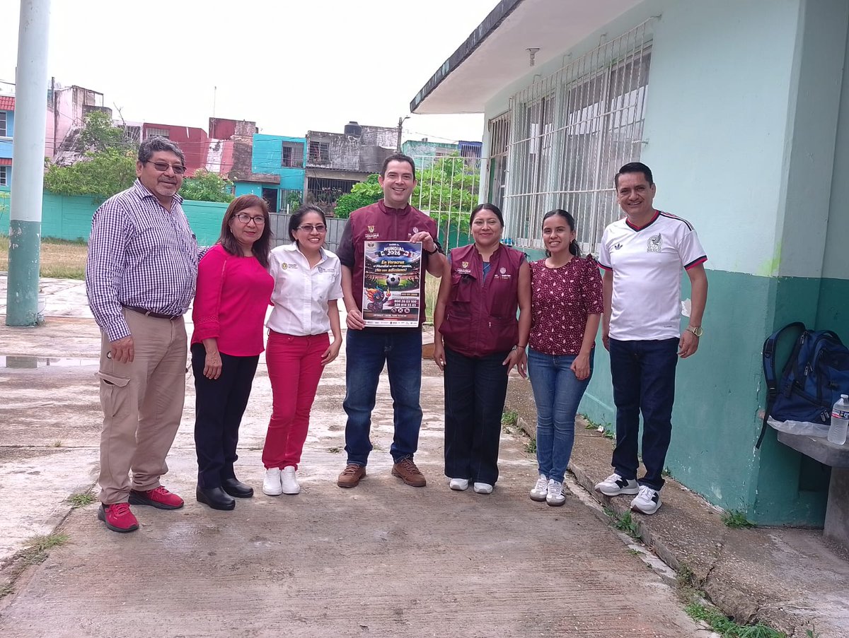 cecosamamina's tweet photo. “En Veracruz el Mundial se vive con pasión, ¡No con adicciones!” 📷📷
Con gran entusiasmo, el equipo de CECOSAMA Minatitlán visitó la Escuela Primaria "Veracruz", ubicada en la colonia El Naranjito, en el municipio de Cosoleacaque. https://t.co/GhS6LxbqCS