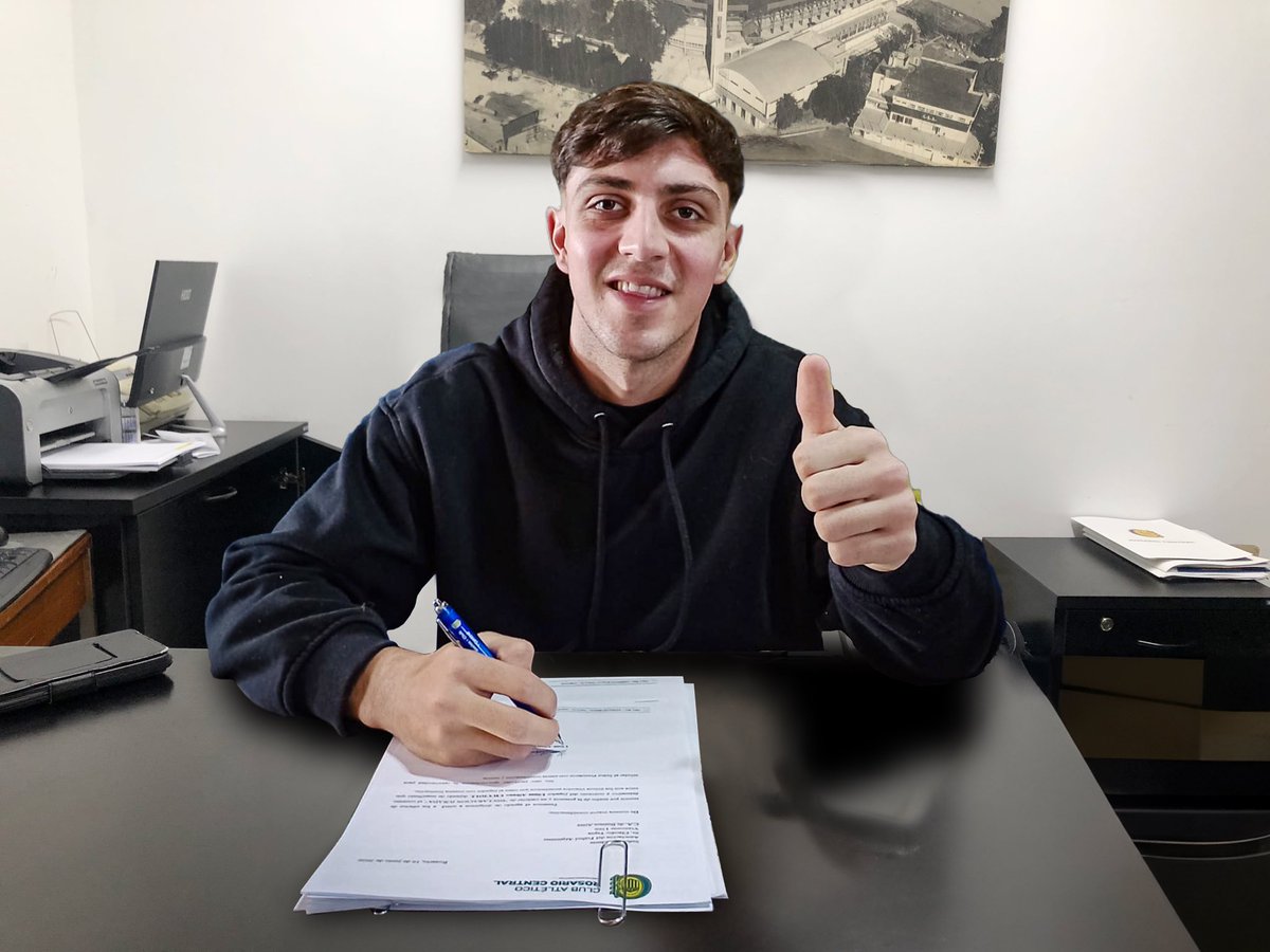RosarioCentral's tweet photo. 🇺🇦✍🏻 ¡Ulises Ciccioli renovó su contrato!

El lateral derecho extendió su vínculo con el Canalla.

¡Felicitaciones! 👏🏻 https://t.co/IDzfEqfkrt