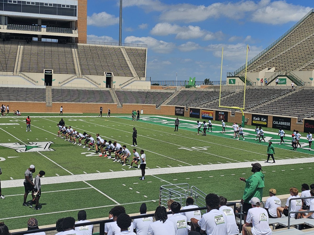 Elle_Em07's tweet photo. Another camp. Another chance to learn, compete, and improve. Let's get it started💪🔥@JayV_7374 #UNTCamp #GMG 🦅
@coachjwhoward @coach_oglesbee @coach_isom60 @WakelandHS https://t.co/473aEAtmAE