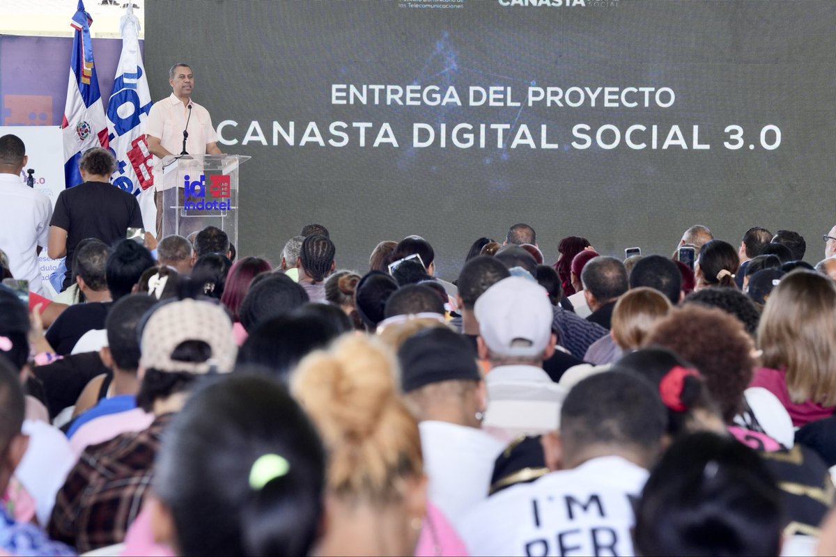 IndotelRD's tweet photo. A través del Fondo de Desarrollo de las Telecomunicaciones (FDT), realizamos una nueva entrega del Programa Canasta Digital 3.0 en el municipio de Santo Domingo Oeste, beneficiando a 500 mujeres y hombres de distintas comunidades del territorio. 🤝

#INDOTELRD #CanastaDigital30 https://t.co/zh0thSQhR8