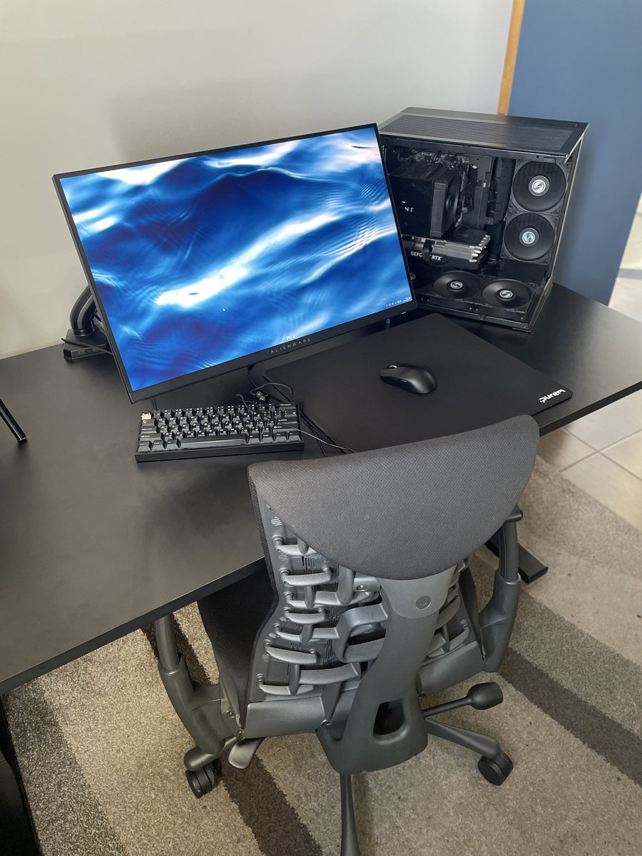aory96's tweet photo. Just in love with my new layout, one monitor just feels better for playing cs2 for some reason.
Also thanks to @TruthearLab for sending me ZERO: BLUE2. Such a good in ear 💙
 #desksetup https://t.co/9sV5WmDONF