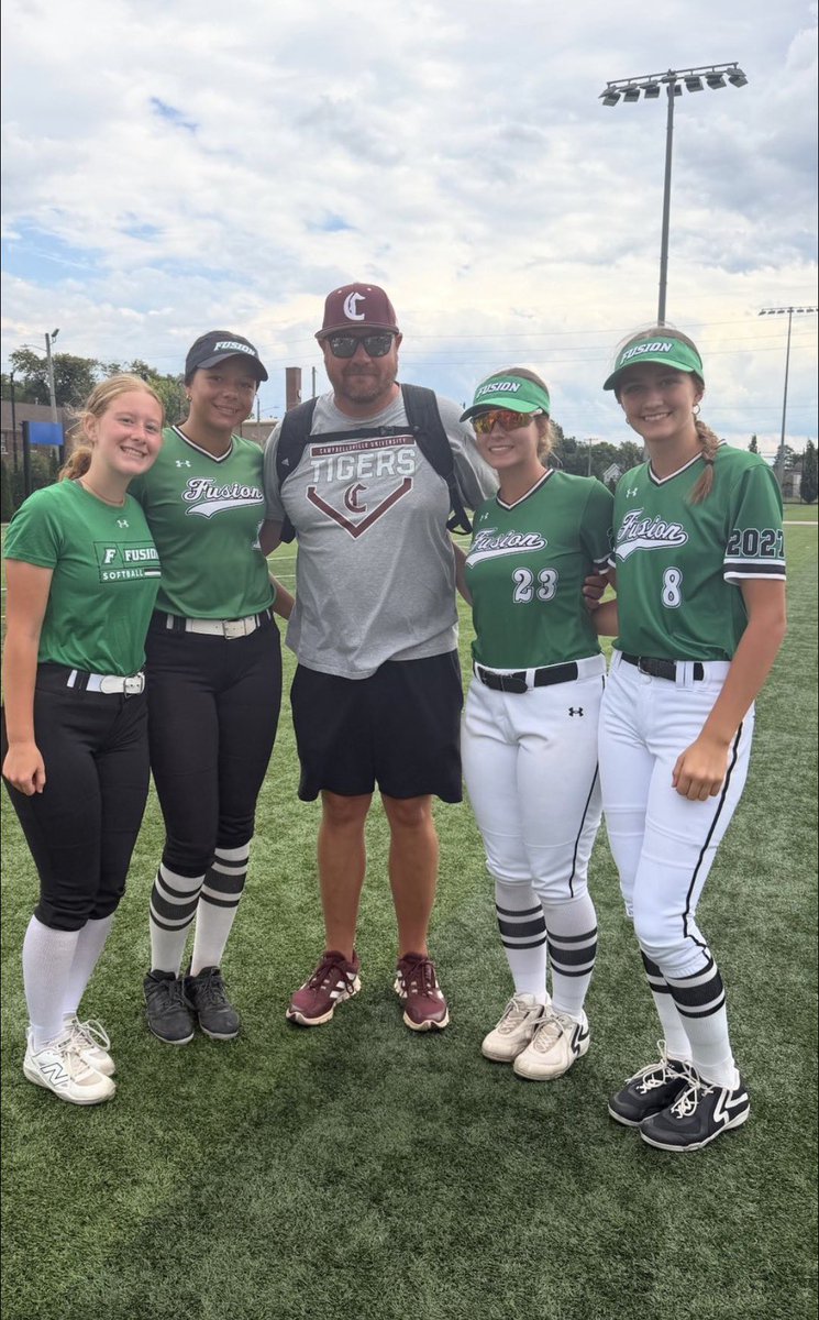 AudreyCarnes5's tweet photo. Had so much fun at Dobbins softball camp yesterday! Thank you to all the coaches and staff of the camp! @GC_CoachT @CVilleLTS @KWC_Softball @Fusion16uClark https://t.co/KMZaxBPTeV