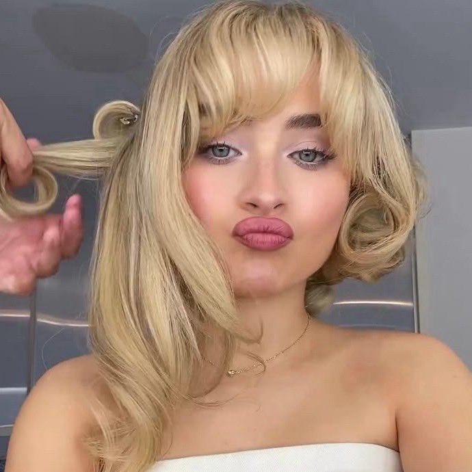 sabrinadiarycn's tweet photo. really like these pouty sab, I've been scrolling through these photos over and over again today https://t.co/10bo4fX9Ks