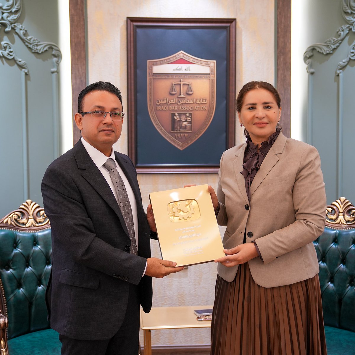 husamAlRobae's tweet photo. زيارة إلى #نقابة_المحامين لبحث دعم شريحة المحامين وتعزيز استقلالية النقابة
زرتُ اليوم المقر العام لنقابة المحامين على رأس وفد من تحالف خدمات ضم أعضاء مكتب الاستشارات القانونية في التحالف، حيث كان في استقبالنا نقيب المحامين السيدة أحلام اللامي
#تحالف_خدمات 
#كتلة_خدمات_النيابية https://t.co/3yc5zCfAF5