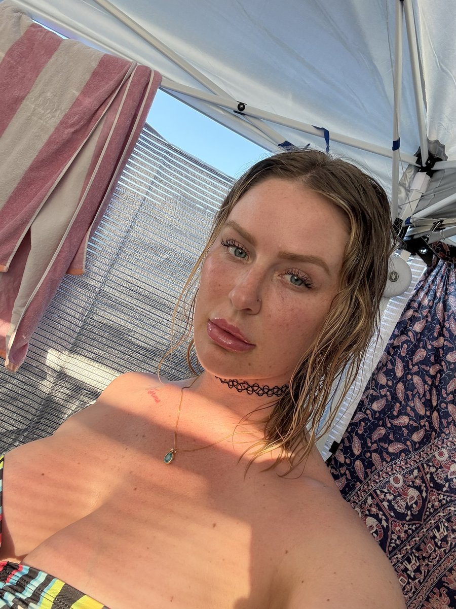 jennathestarr's tweet photo. @GarbageHuman24 37 and hydrated 🤣 https://t.co/NjgkjNuOhO