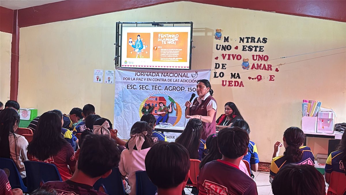 cecosamamina's tweet photo. ¡Sumando esfuerzos por el bienestar de nuestra juventud! 📷📷📷
El equipo de CECOSAMA Minatitlán, en una valiosa colaboración con SIPINNA Cosoleacaque, acudió a la Escuela Secundaria Técnica Agropecuaria No. 150 en la localidad de Coacotla. https://t.co/rzj6jYyr98