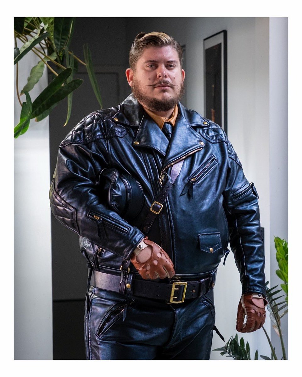 MasterAtlasHQ's tweet photo. Leather driving gloves are slept on, so many colours and options to make a leather look look a bit more unique &amp; different. https://t.co/VBUirHtQcK