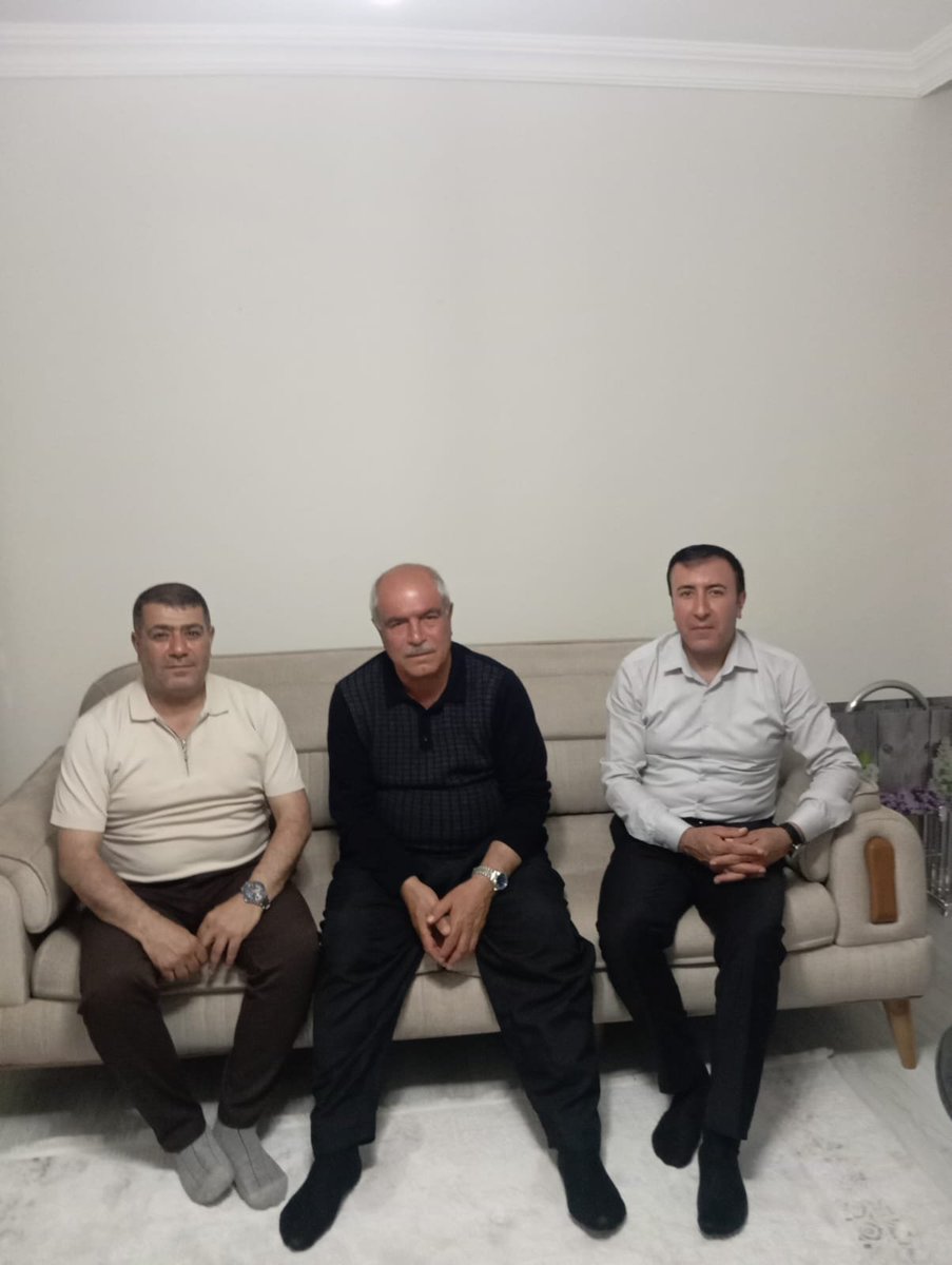 ipekyoluakparti's tweet photo. İpekyolu İlçe Teşkilatı olarak, önceki dönem İlçe başkan yardımcımız Sn Mevlüt Dimez’i ziyaret ettik.
İlçe Başkanımız Sn @YavuzKusanVan ’ın öncülüğünde, teşkilatımızın her bir mensubuyla gönül köprüleri kurmaya, vefa ve kardeşlik bağlarımızı güçlendirmeye devam ediyoruz. https://t.co/4zrRvkKS0P