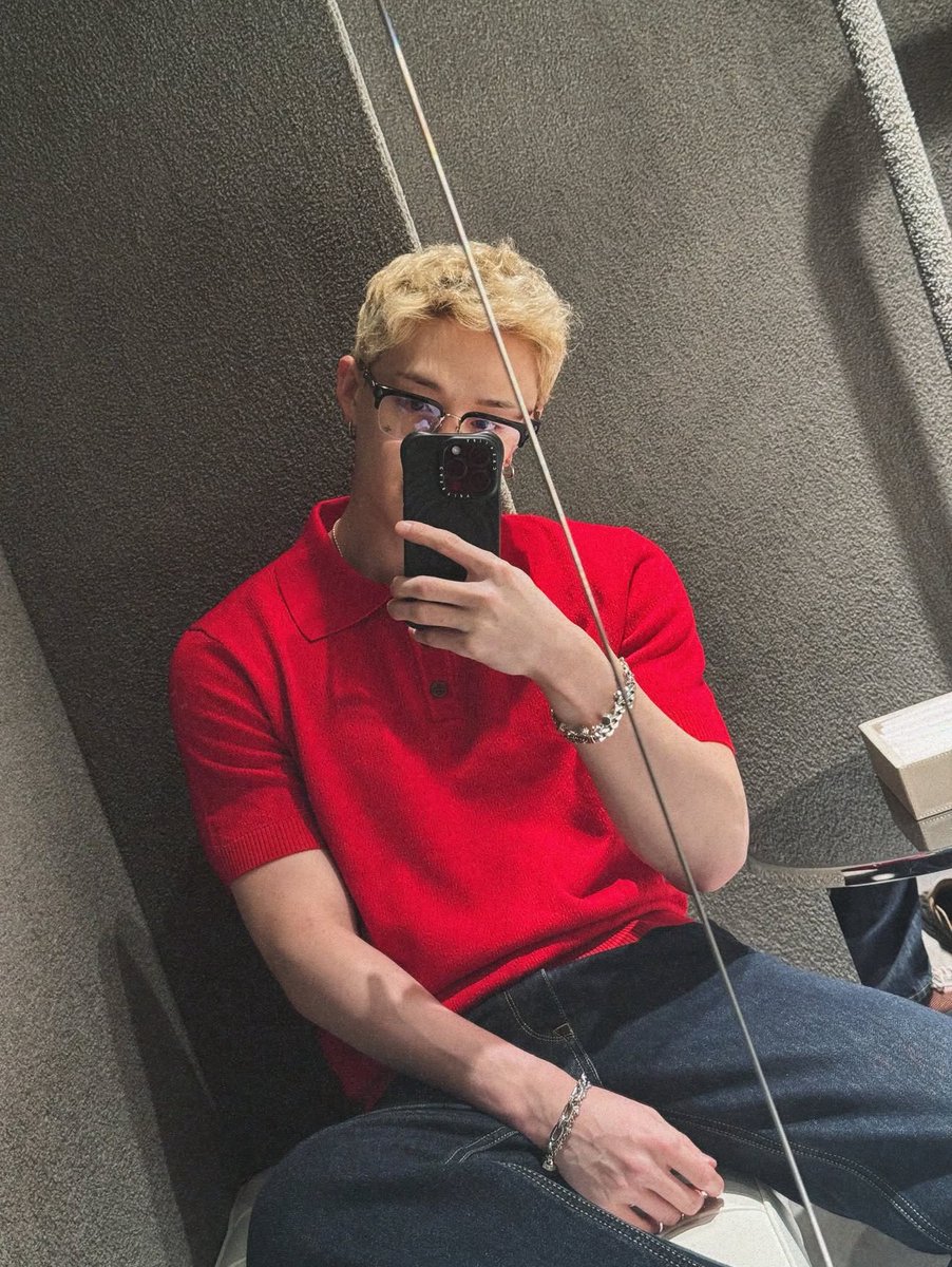 BangChanGlobal's tweet photo. 📸 | [260617] MEN’S FOLIO Singapore - via Instagram

“What is this Y/N post @/gnabnahc??“

#BangChanxFENDI
#BangChan #방찬 https://t.co/OUYPJfGdG3