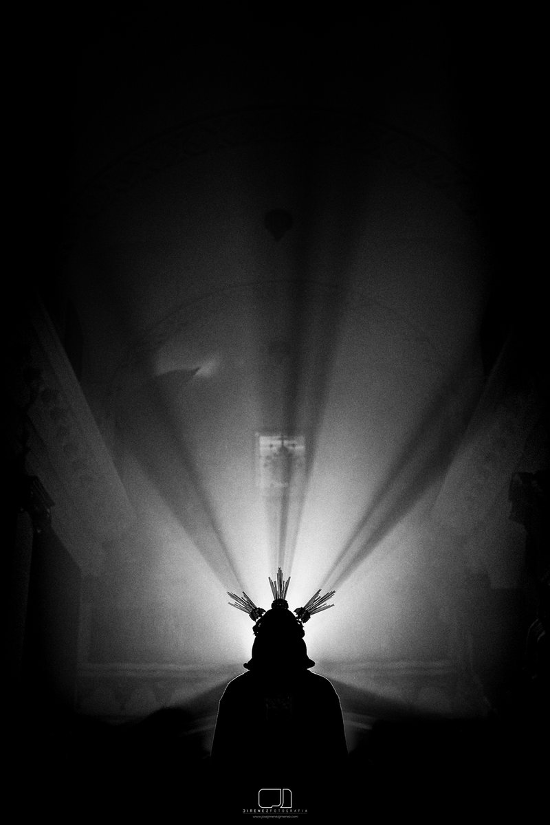 Semanasantasan's tweet photo. La luz como pincel, la sombra como lienzo y el blanco y negro como la forma más pura de contar sin palabras.
No fotografié una escena, fotografié una atmósfera.

https://t.co/Rdy6rAB5l5 

@hdadcaut_estre 

©José Jiménez 

#FotografiaCofrade https://t.co/oQbP08tSIG