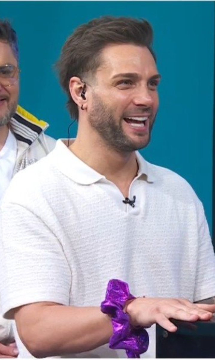 sussyta_f's tweet photo. Nicola, amo esa sonrisa!!

NICOLA EN HOY https://t.co/DU0UN1NarJ