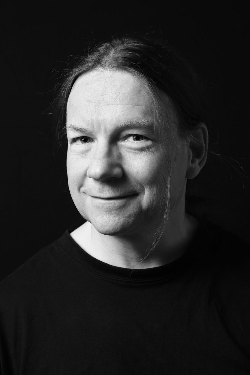 Cora_Weissblech's tweet photo. Wolfram Malte Fues sucht 
Das besondere Gedicht

Juni 2026 - morphing von Axel Görlach

https://t.co/YDOletmDpQ https://t.co/cKbHkCGwrK