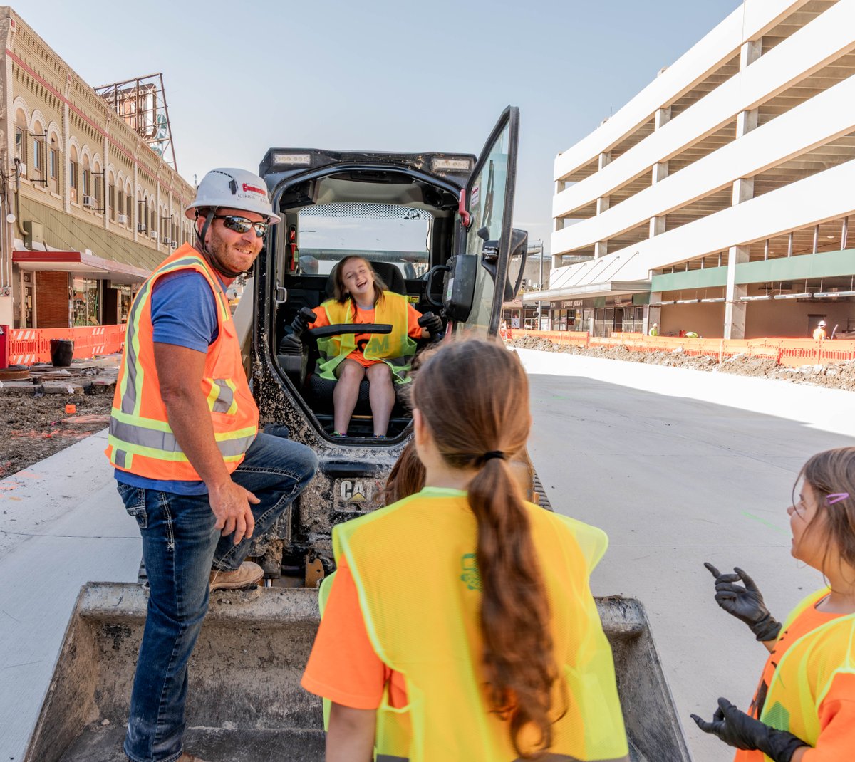 constructorslnk's tweet photo. This morning, we got a visit from campers at the @LincolnMuseum for a behind-the-scenes look Project O Street!

@MayorLeirion @LTULNK @CityOfLincoln https://t.co/2MH2iRWsTz