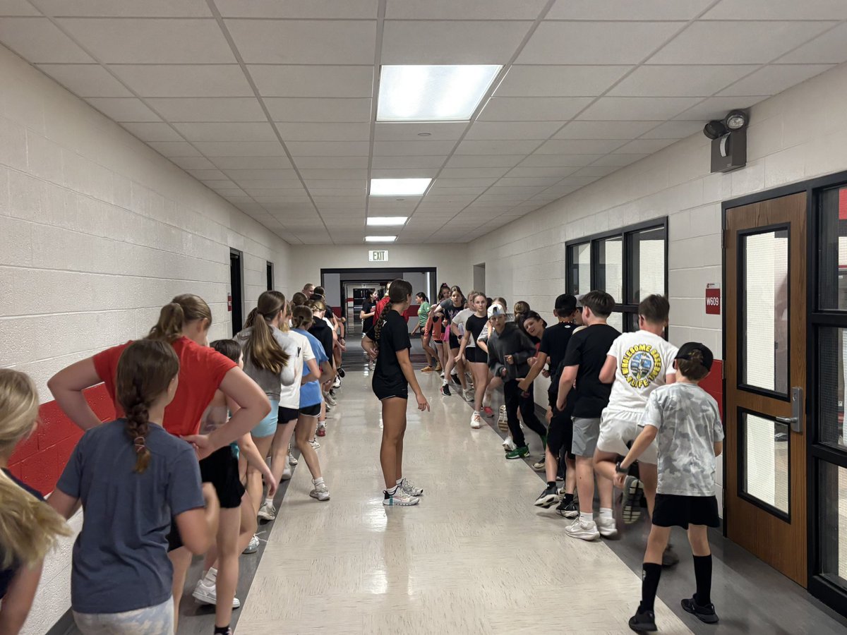 CoachDiggins's tweet photo. Would have been easy to cancel today with the facilities available. I appreciate our coaches and kids at Cougar Strength to make the most of the day! https://t.co/n1SSTphBlo