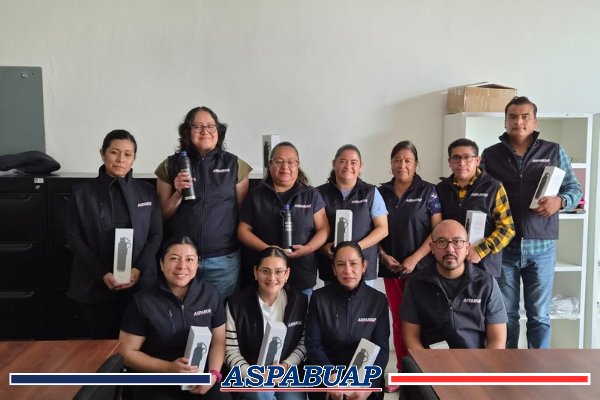 aspabuap's tweet photo. En la sede Zacatlán del Complejo Regional Norte de la BUAP realizamos la entrega de material a nuestras y nuestros afiliados, en cumplimiento de las prestaciones establecidas en el Contrato Colectivo de Trabajo.

#SomosUnaGranFamilia https://t.co/V6ySOgZ6QG