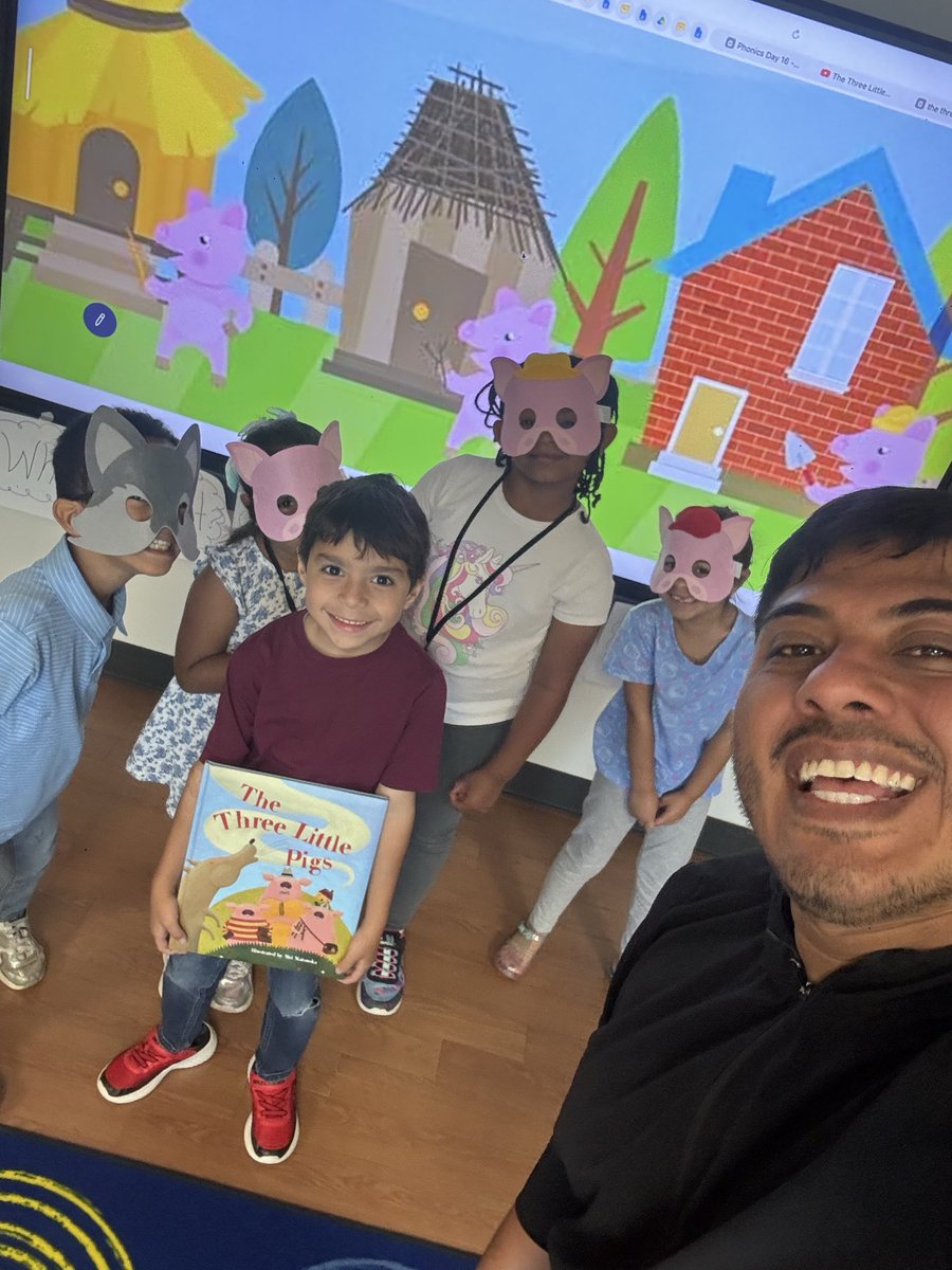 MrRomero0's tweet photo. Read, Act, and Make!
We brought The Three Little Pigs to life by reading, acting, and creating our own pig houses. One of my childhood favorites! ❤️🏠 #RISDSummer #ACEignite @Anabel_Ruiz19 @HollyGoTweets https://t.co/rVMnOkU0Rh