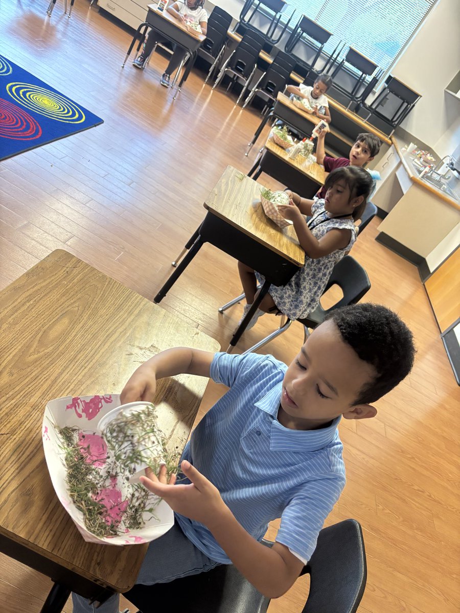 MrRomero0's tweet photo. Read, Act, and Make!
We brought The Three Little Pigs to life by reading, acting, and creating our own pig houses. One of my childhood favorites! ❤️🏠 #RISDSummer #ACEignite @Anabel_Ruiz19 @HollyGoTweets https://t.co/rVMnOkU0Rh