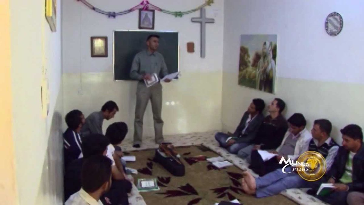 padrehayen's tweet photo. Musulmanes conversos al cristianismo 

La Red Tavelic de San Nicolás (TavNet), que brinda atención pastoral y apoyo a comunidades clandestinas de musulmanes conversos al cristianismo.   En su carta pastoral del 24 de mayo, titulada  «No hay amor más grande », el obispo Suetta invita a la evangelización de los musulmanes. Suetta ha decidido ofrecer un «programa específico de formación y oportunidades de encuentro» en su diócesis, comprometiéndose a dar testimonio y proclamar el Evangelio a los musulmanes que viven en la zona. (Specola)