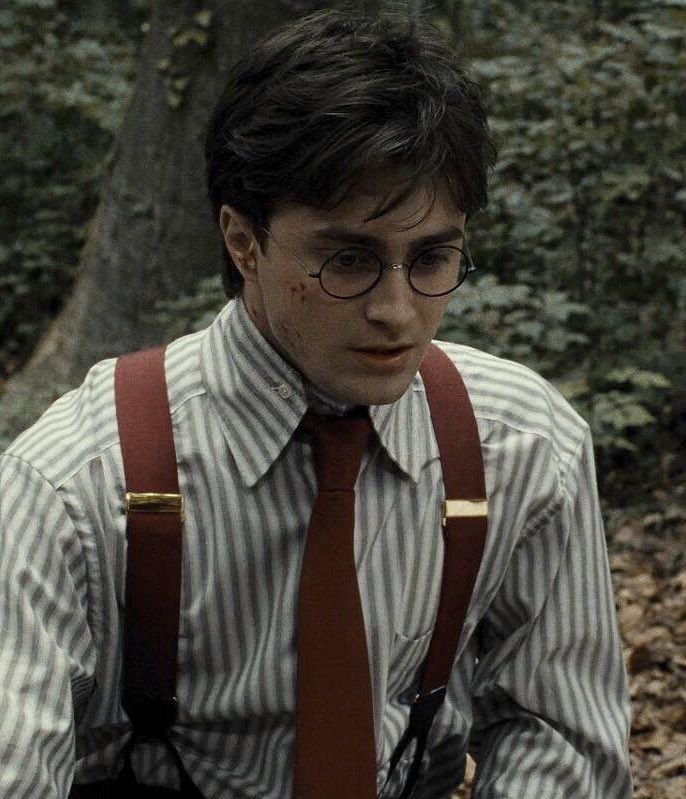 deardearram's tweet photo. People be going crazy for PoA Harry but WHAT ABOUT DH HARRY? WHAT ABOUT HIM? LOOK AT HIM HE'S SSSOOOOOO FINE OMFD JEMSIDNRIRNEI83JDKEJENHD 🤤🤤🤤🤤😍😍😍😍😍😍😍🤭🤭😏 https://t.co/iqfHj6GfSX