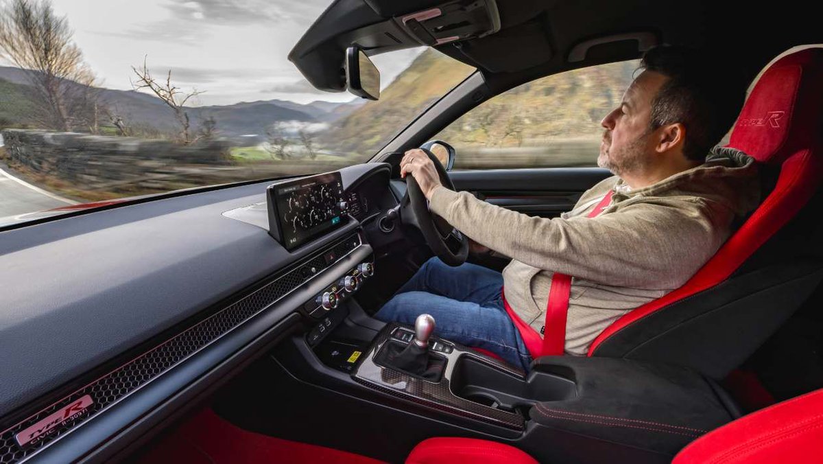 evomagazine's tweet photo. It's one of the very best hot hatches ever made but now production has ended, we say an emotional goodbye to Honda's Civic Type R with an epic drive. https://t.co/pncMBJmLpf