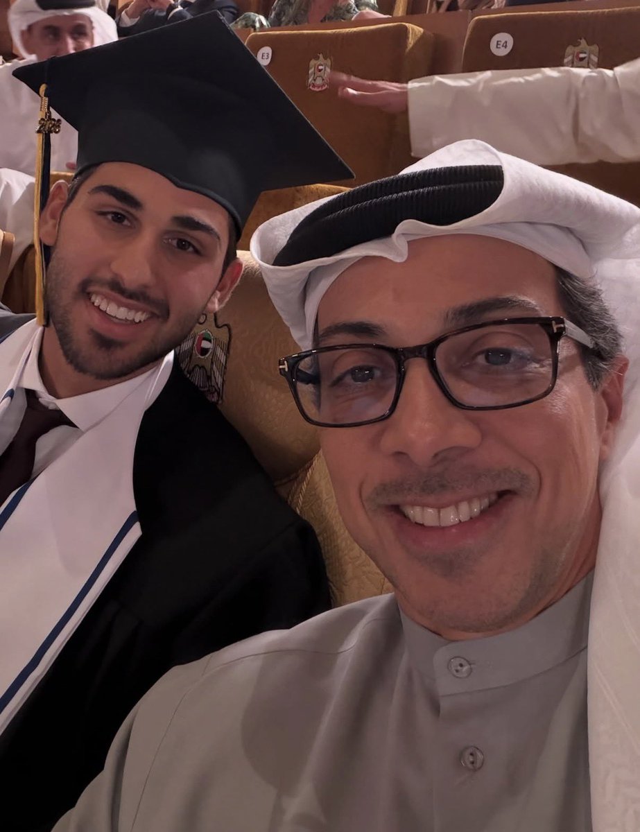 MohdTaqi11's tweet photo. سلفي .. رئاسي بامتياز .. 🇦🇪 https://t.co/eIbbRCzNSQ