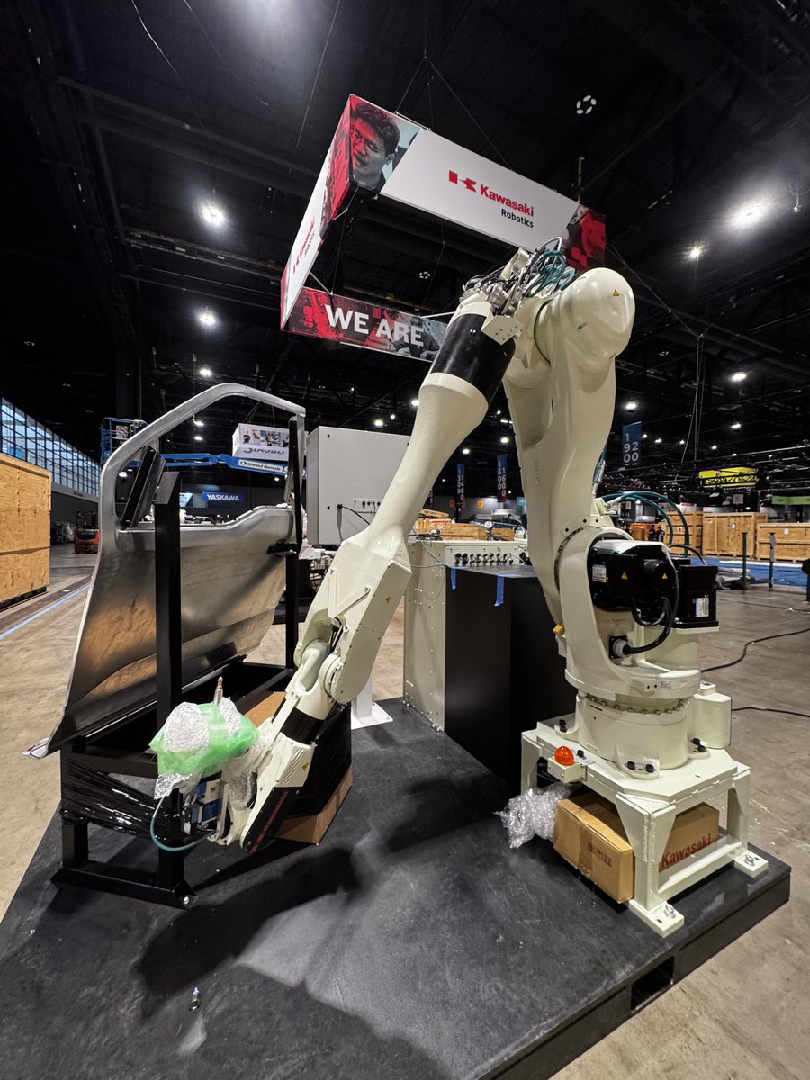KawasakiRobot's tweet photo. A wet move‑in, but flawless execution. 

Our 6‑, 7‑, and 8‑axis robots are almost ready for #AutomateShow. 🦾🌧️

#Kawasaki #KawasakiRobotics #Robotics #IndustrialRobots #Cobots #Welding #WeldInspection #AI #PhysicalAI #HeavyPayloadRobot https://t.co/rrf28zXIgF