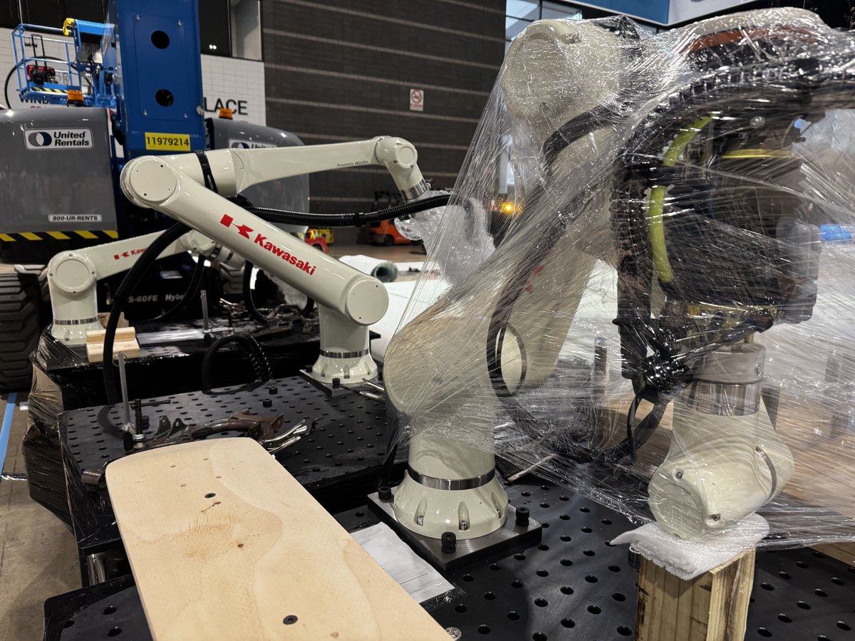 KawasakiRobot's tweet photo. #FivesDyAG #FerRobotics #Coherix #Rollon #MillerElectric #WireWizard https://t.co/6quz3NH35V