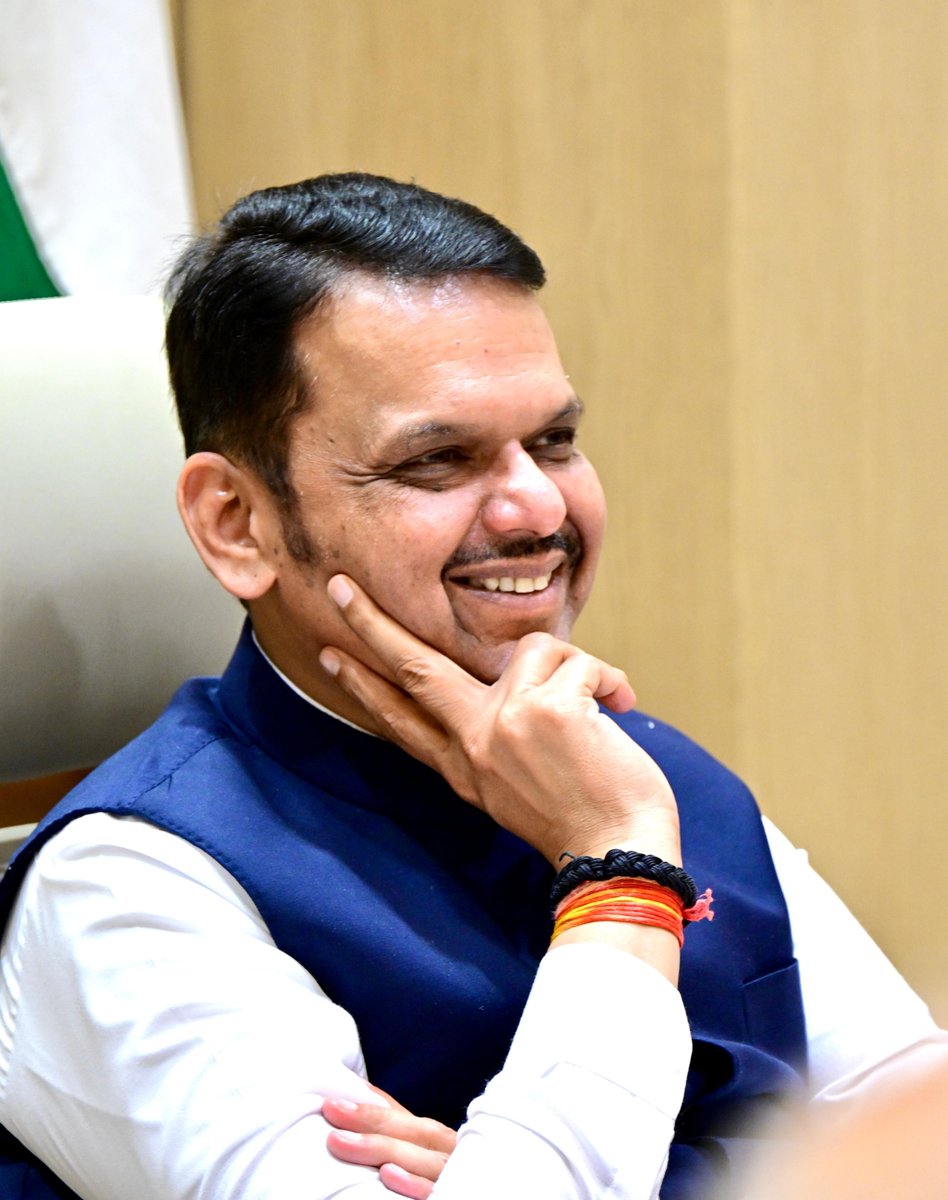 InfoDivKonkan's tweet photo. @Dev_Fadnavis @AshwiniVaishnaw 🔹महाधनुष्य रेल्वे बजेट: महाराष्ट्रासाठी ₹२३,९०० कोटींची तरतूद!
​#ShirdiExpress #IndianRailways #Pune #Shirdi #Maharashtra https://t.co/skfRUEit99