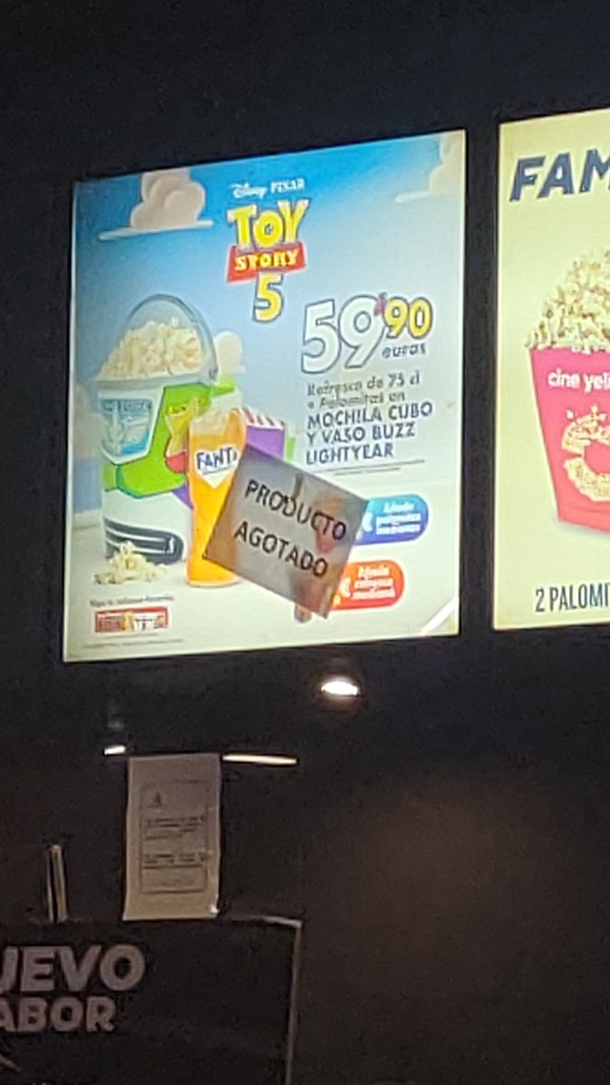 ainoha3333's tweet photo. Me parece una absoluta vergüenza que un año más por tercera vez consecutiva pase esto en @CineYelmo . Gente revendiendo días antes del estreno (cuando se supone que no puede venderse antes), e incluso varios por persona, y como consecuencia gente como yo quedándose sin ello + https://t.co/NMWFvpAIxH