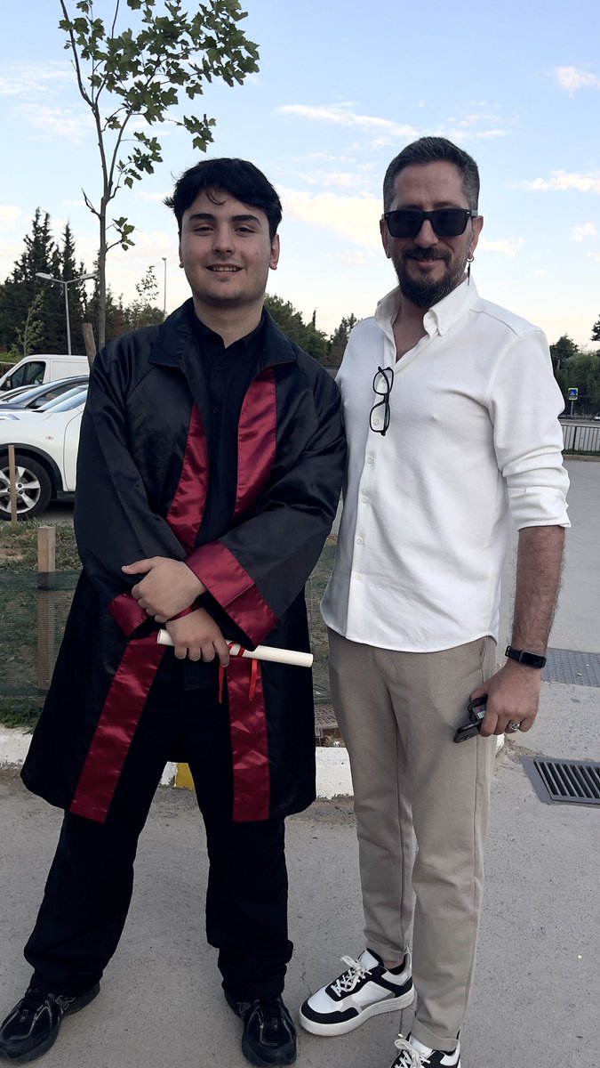 AytekTeoman's tweet photo. Şuraya mezun olmuş bir Ege Teoman bırakalım… https://t.co/h0moID6OYU