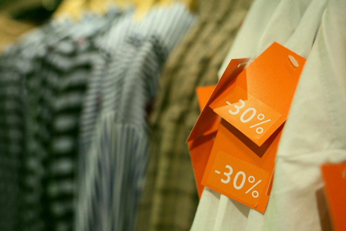 janillexc's tweet photo. Retail sales just came in stronger than expected — up 0.9% instead of the predicted 0.6%. Not bad at all 💪 https://t.co/S27XXMVeoR