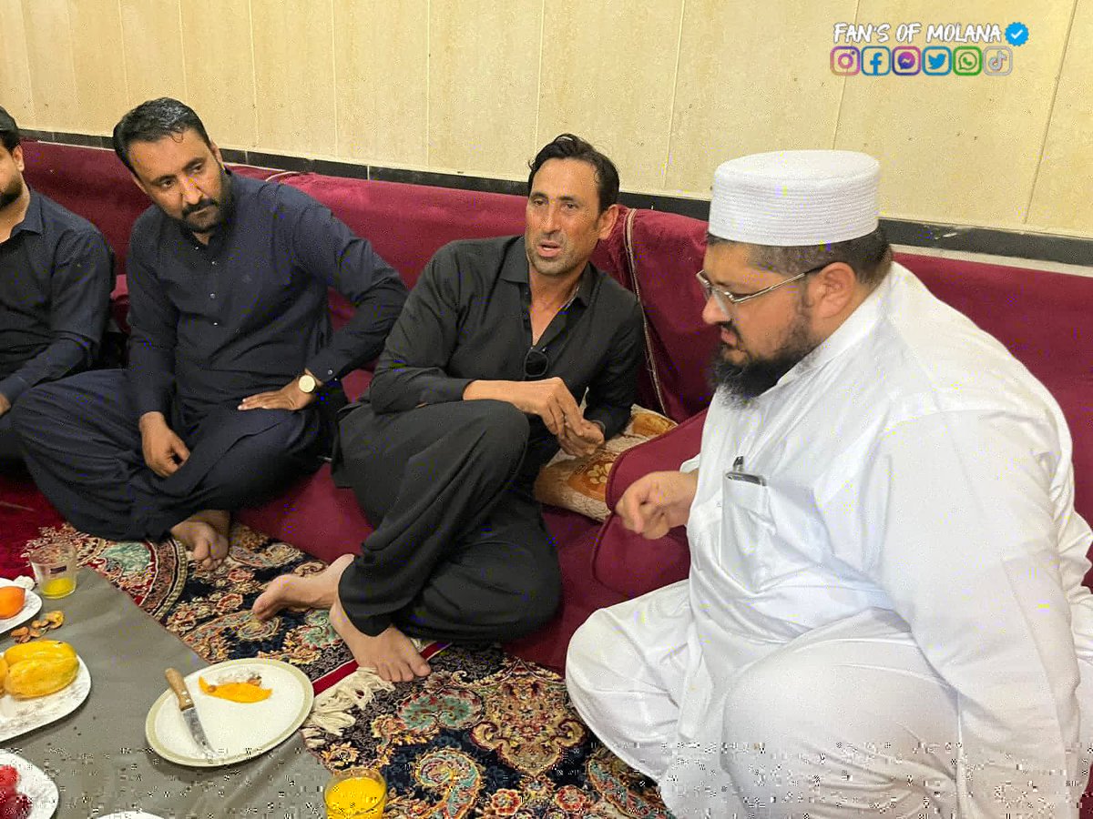 HkkhanKhan44055's tweet photo. پاکستان کرکٹ ٹیم کے سابق کپتان  یونس خان کا فخر پاکستان شیخ الحدیث مولانا محمد ادریس رح کے مزار پر حاضری اور گھروالوں سے تعزیت کے لئے چارسدہ ترنگزئی آمد
#AdminTeam
#Team_Fansofmolana https://t.co/SGRkX9hg34