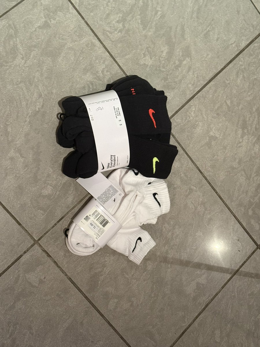 Edward_sleep's tweet photo. 20 RT = 1 tirage au sort pour une commande gratuite 🎉😼🍆🩲👣🧦#cashmaster #cashmasterfr #soumis
#findom #pieds #moneyslave
#cashslave #boyfeet #boyfeetfr
#teenboyfeet #feetmaster
#masterfeet #bdsm #feetfetish
#findomfrance #footfetish #find
#soles #toes #domination https://t.co/u8RaFZc4Du