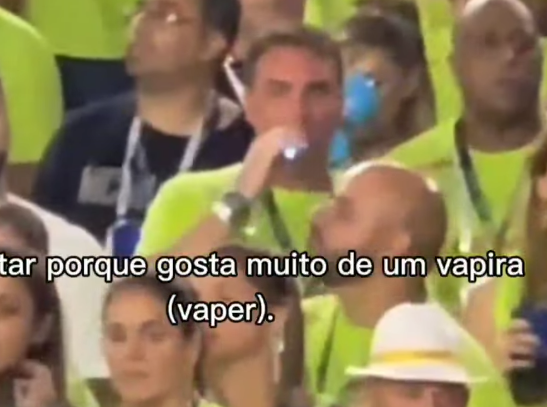 GuiKanon's tweet photo. @marcosc49699060 @adrianotomasoni @RenanSantosMBL Não foi o Renan que foi pego no meio da putaria do Carnaval doidão na fumacinha. https://t.co/pLbVyMWC8l