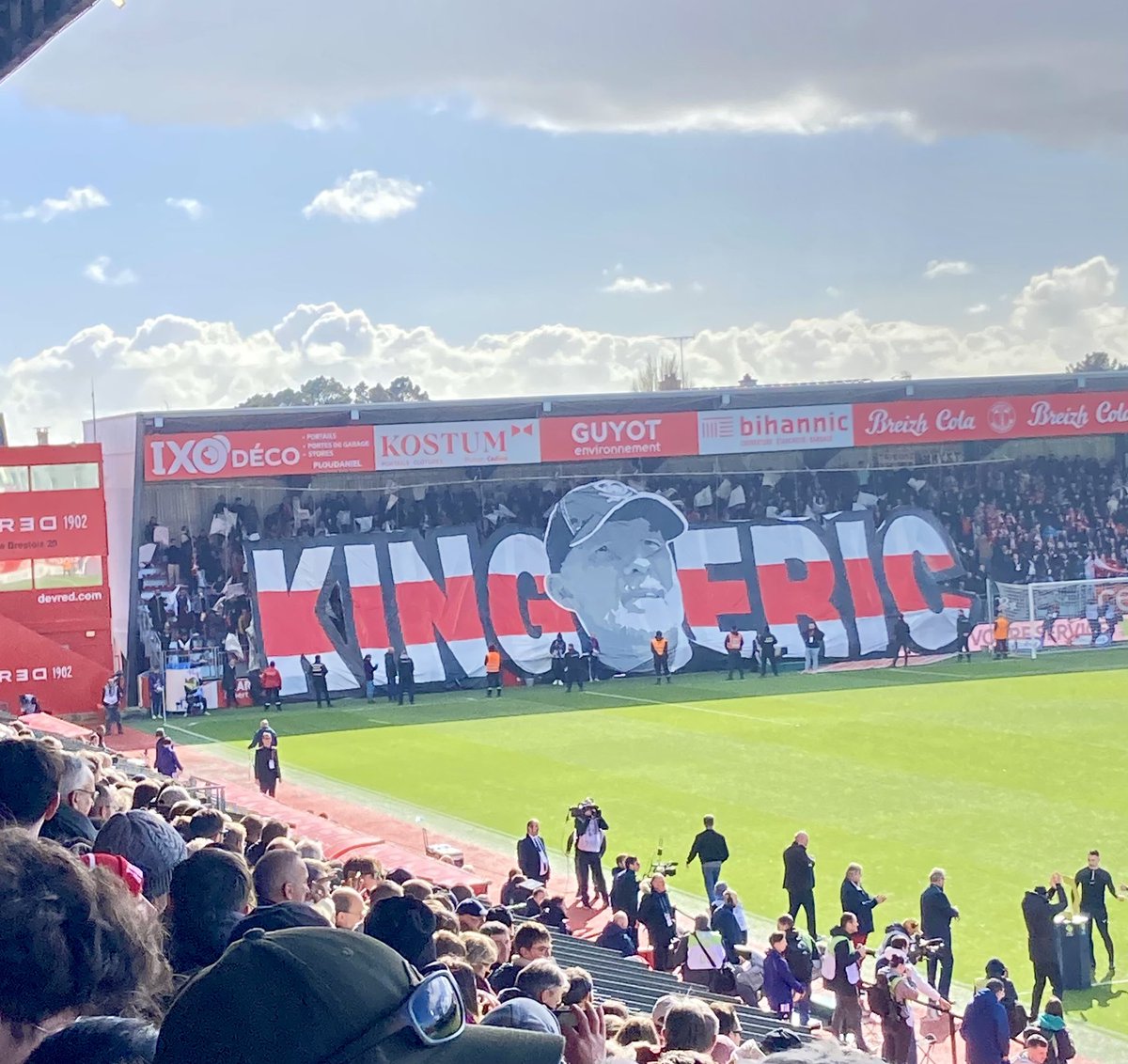 barnsbrst's tweet photo. L’impression d’avoir perdu quelqu’un de ma famille. Merci pour tout les rêves de gosses que tu as exaucé. Merci pour les émotions. Tu as écris les plus grandes heures de notre club qui nous ai si cher. Sincères condoléances a l’ensemble de ses proches. Bon vent King Eric ❤️ https://t.co/IbrXDo4X04