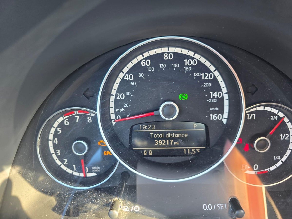 UKClassicCars's tweet photo. Ad: For Sale - VW beetle convertible. 1800cc 39,000 miles, beautiful motor, 1 lady owner https://t.co/wu767p17ZJ More-->https://t.co/ccdhUZLWJ5 #VWBug #ClassicCars https://t.co/d2QVqbc1Xu