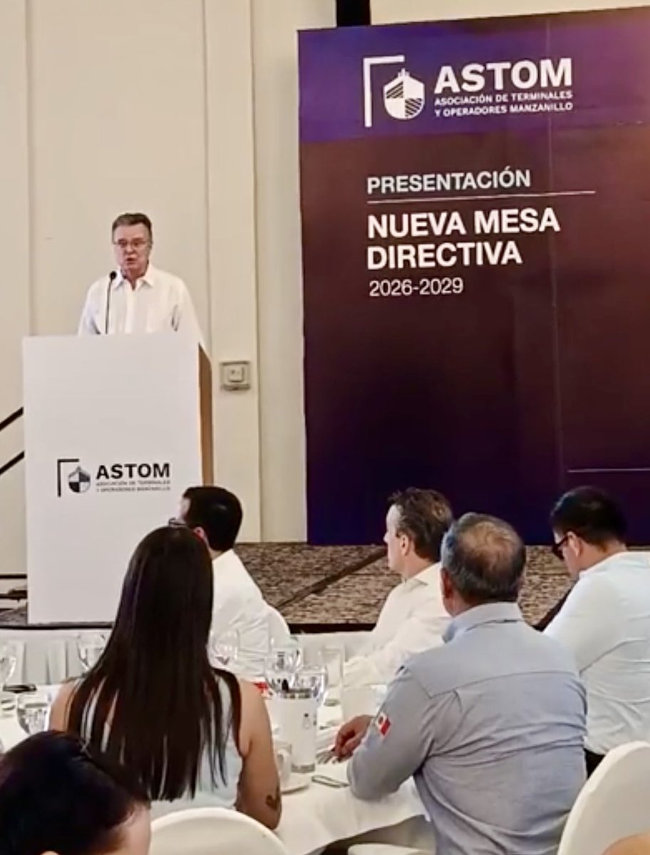 InfoTransportes's tweet photo. ⚓️Durante la presentación de la nueva mesa directiva de #ASTOM 2026-2029 en #Manzanillo, su presidente, Manuel Fernández, afirmó que la modernización del Puerto y la mejora en la movilidad de mercancías serán prioritarios para fortalecer la competitividad logística del país🚢🌊 https://t.co/DLJLmrRFcM
