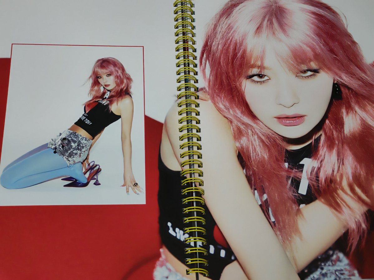 rygosluvr's tweet photo. my mom came back from korea and oh my goddd I don't have this version of the cd! I was literally going to pass out she's so gorgeous

imo her best look in this album 🩷 https://t.co/ZhHPx9y3zq