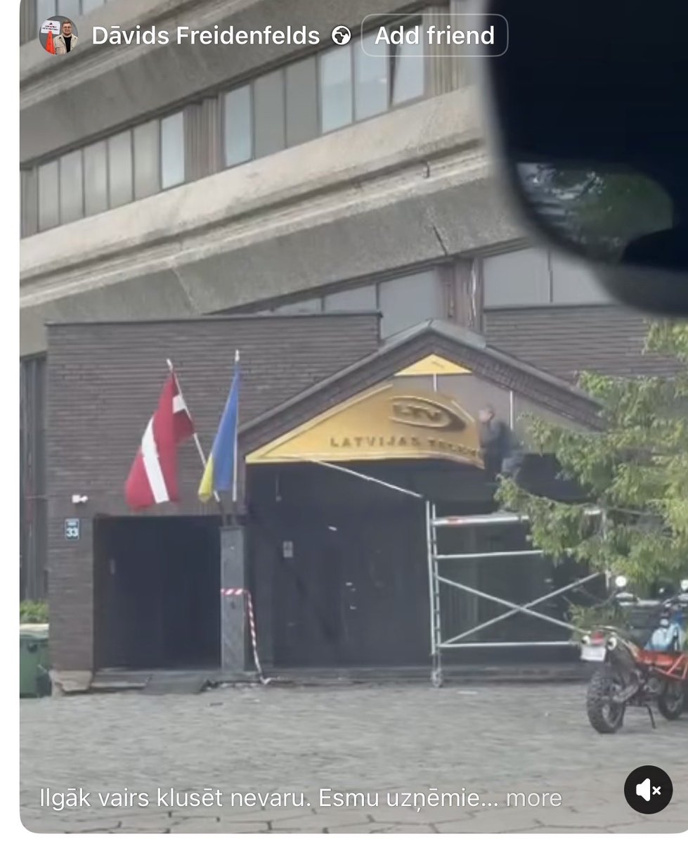 Edgars_T's tweet photo. Ta vietā, lai iedotu resursus un savestu kārtībā telpas, infrastruktūru un tehnisko nodrošinājumu, tiek mainīti zīmoli.

Manuprāt, prioritātēm jābūt citām. Vispirms jāstiprina saturs, cilvēki un darba vide, nevis jāeksperimentē ar nosaukumiem un identitātēm.

Man tas nav pieņemami. 🇱🇻