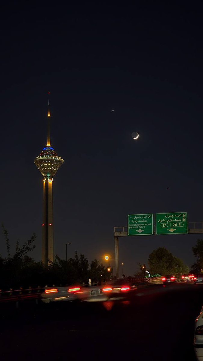 Mortezashimpil's tweet photo. هلال ماه
بالایی زهره 
و پایینی مشتری😍 https://t.co/qAQiVffliB