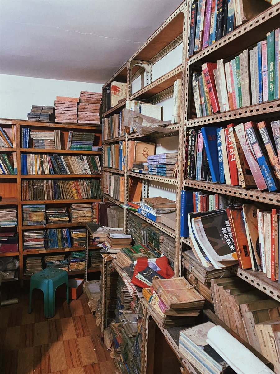 paul_ababio's tweet photo. Today I got lost in an old bookstore and found a poetry book I loved at first sight. Small, perfect joy to carry through the rest of the week. https://t.co/9Ei9jMwZfU