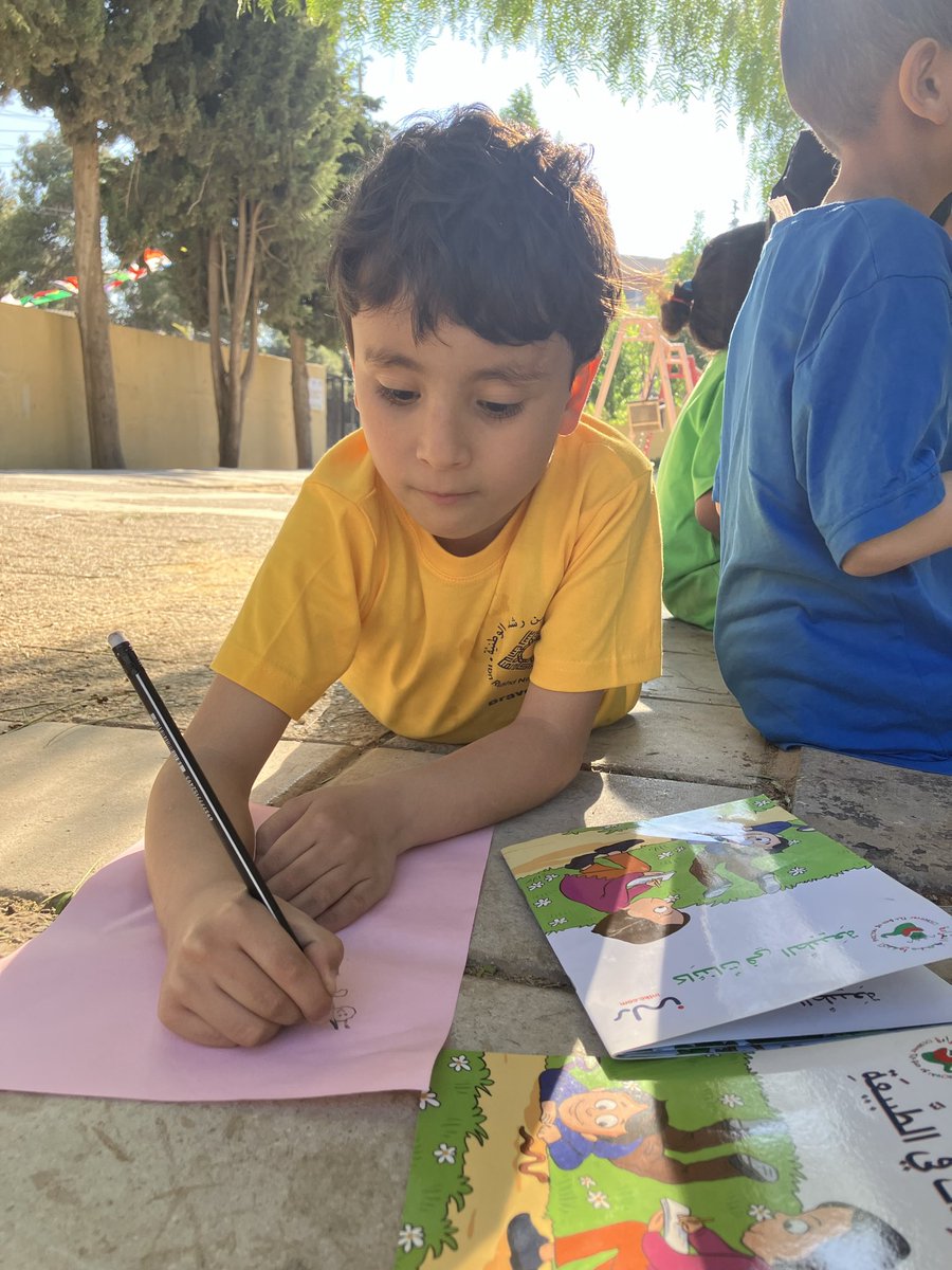 ibnrushdacademy's tweet photo. استمتعنا اليوم في المنتزه برفقة أصدقائنا من غزّة، فقرأنا قصص، ورسمنا، ولعبنا.
ابن رشد، #التّعلّم_كما_ينبغي_أن_يكون https://t.co/yNUInLlavQ
